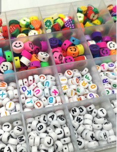 Set 1600 Colored Beads With... 2