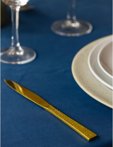 Set of 20 Gold Plastic Knives 19cm